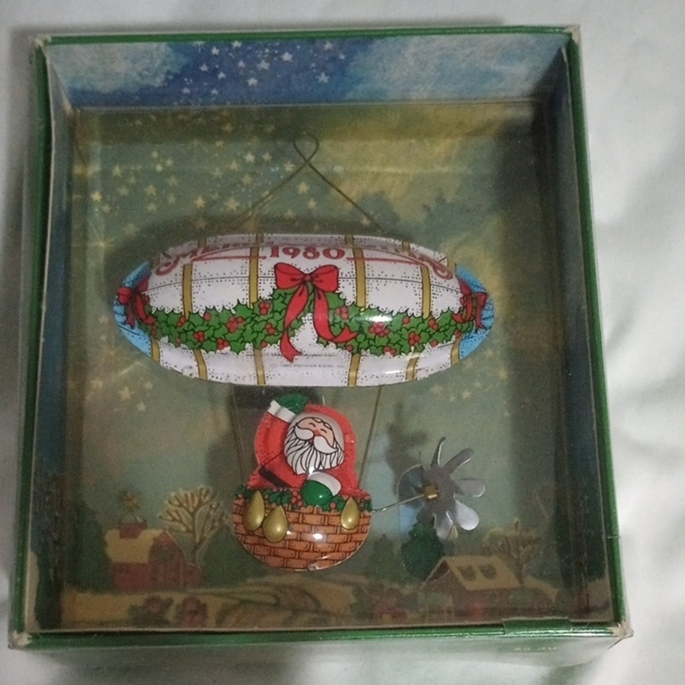 Hallmark Santa in Hot Air Balloon Ornament - Red and Green
